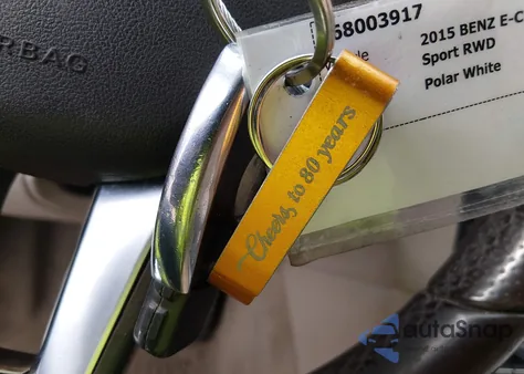 2015 Mercedes-Benz E 350 z USA, uszkodzony, nr VIN WDDHF5KB4FB128466